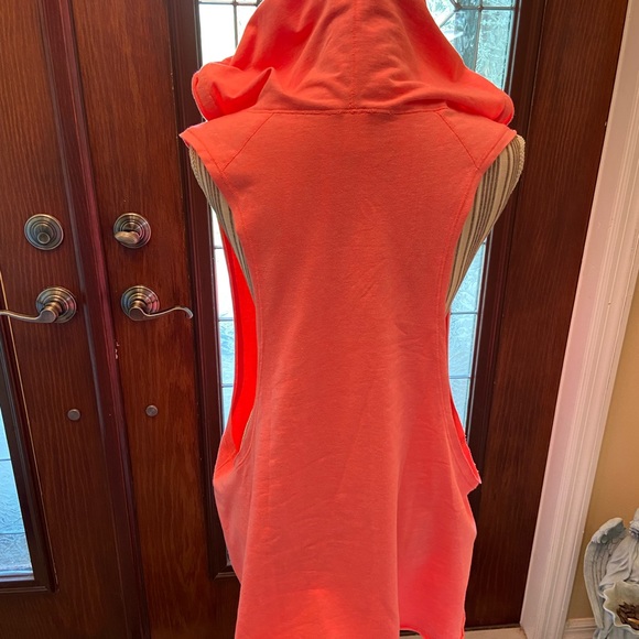 Zumba WeAre XXL Hooded Muscle Tank Top - Picture 6 of 10